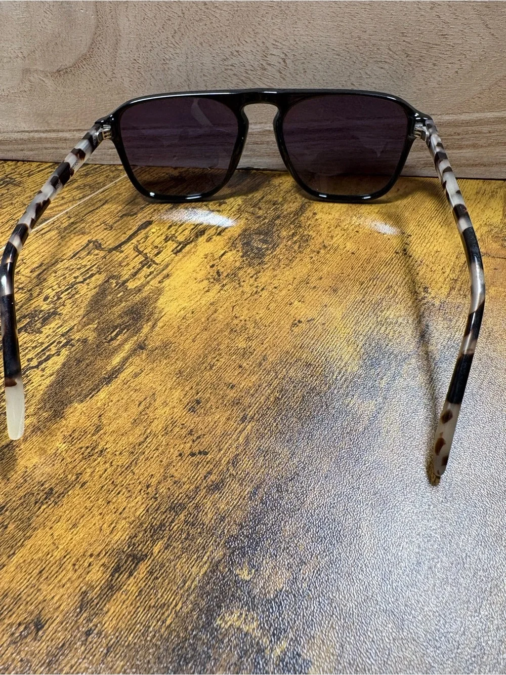 WMP Modern Aviator Sunglasses with Gradient Purple Lenses